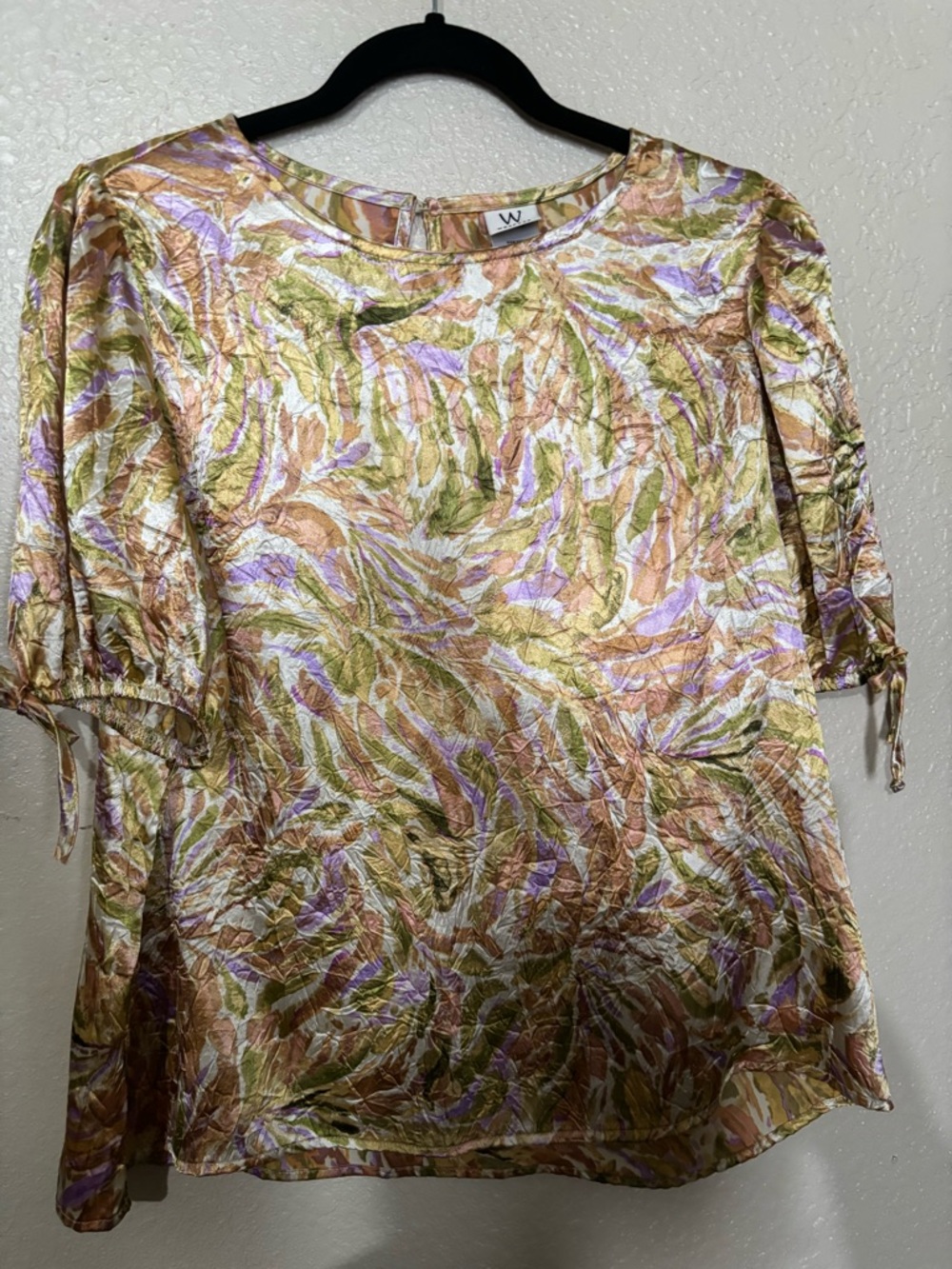 Wrapper Multicolor Leaf-Print Short Sleeve Blouse in Green, Purple, Tan